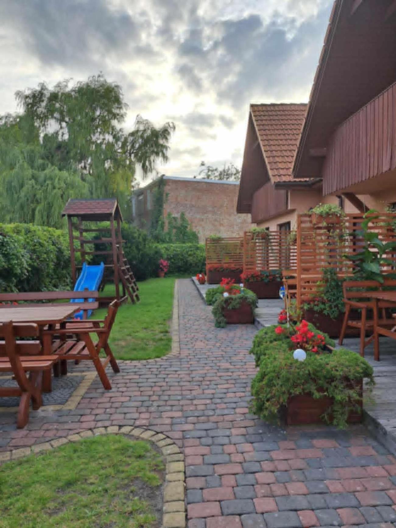 Dziwnów Rest酒店 外观 照片
